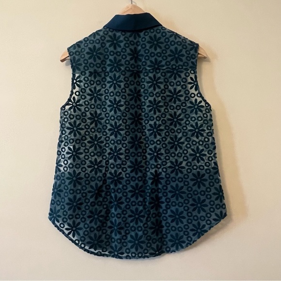 Anne Klein Size 6 Sleeveless Embroidered Blouse - Picture 6 of 7